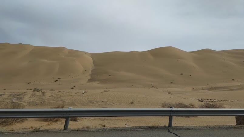 路边的沙丘